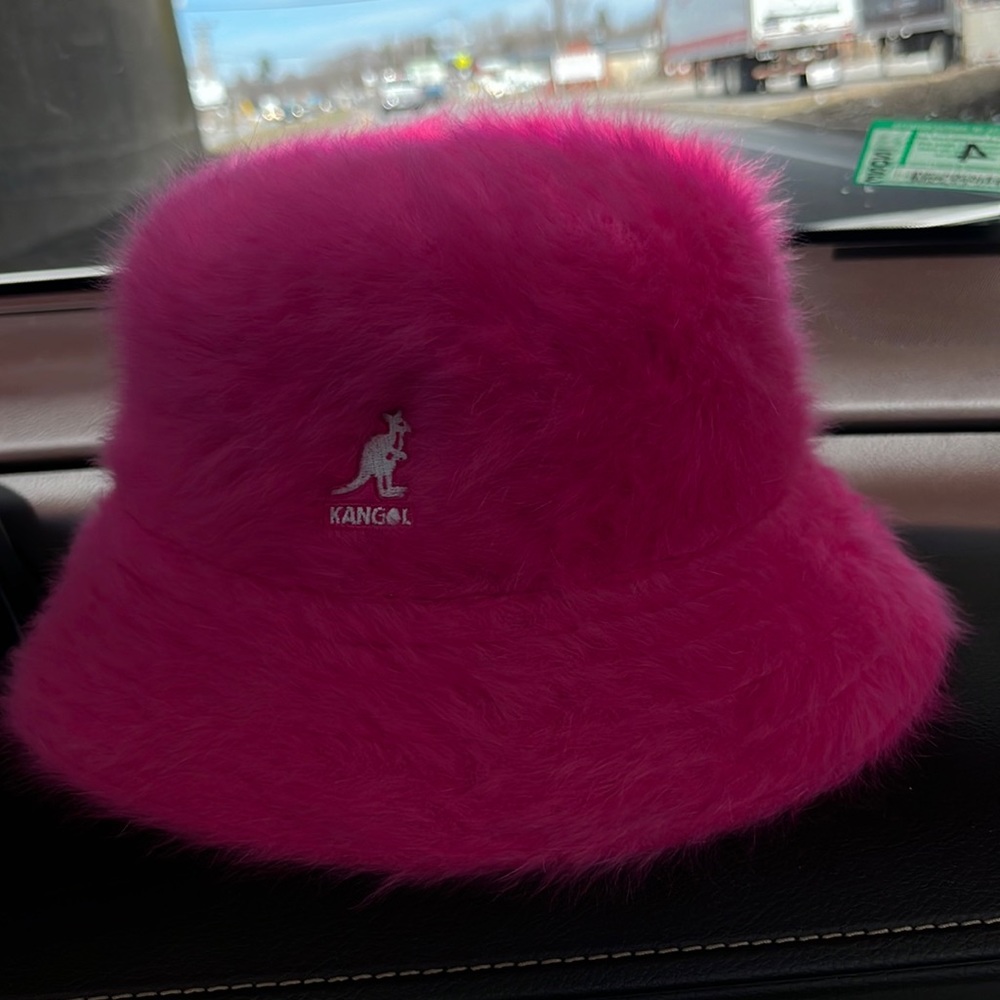 Authentic beautiful KANGOL IS A REAL FUR PINK Brand new